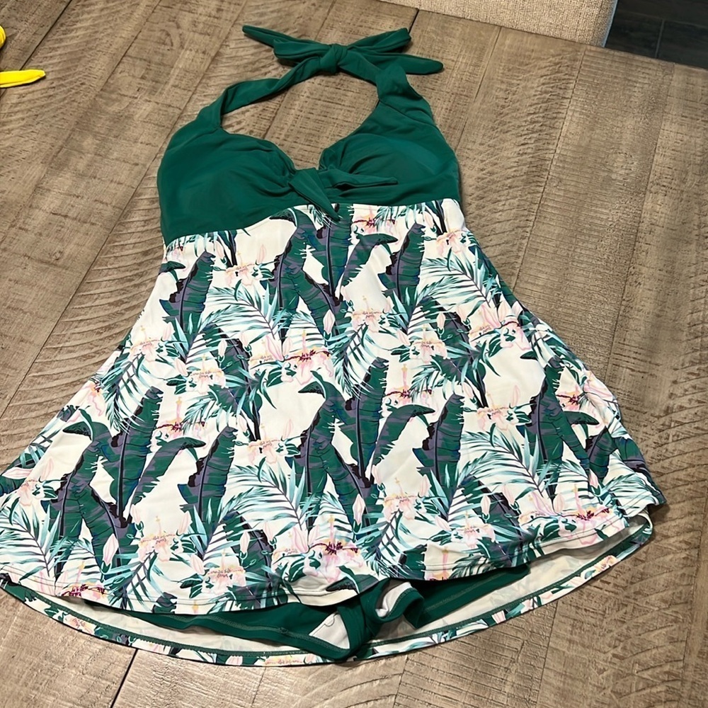 COCOSHIP Green Leaf-Print Halter One-Piece Swimdress